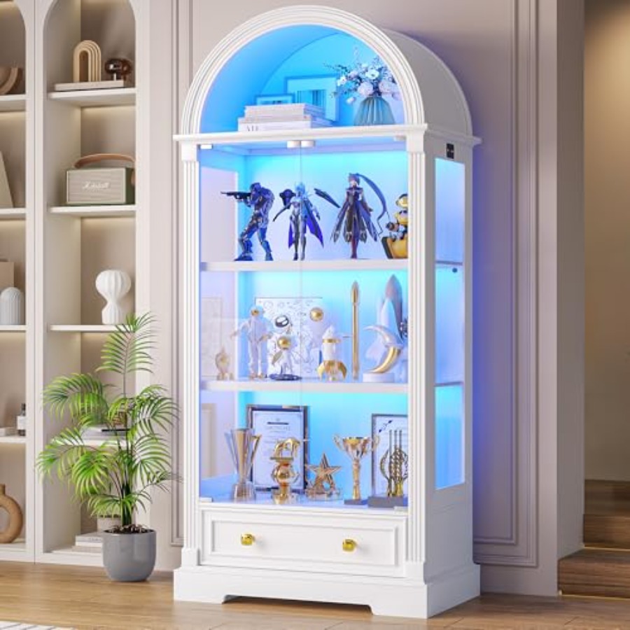 Lighting - リビングルーム用アーチ型ディスプレイキャビネット、強化ガラス扉、ホワイト仕上げ、人感センサー付きLEDライト、4段のキュリオキャビネット