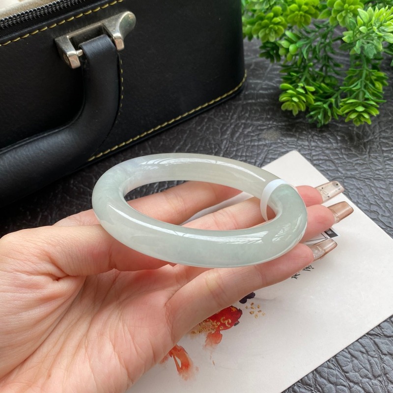 ミャンマー産の女性用ブレスレット、柔らかなジェダイトのライト - Lighting のレビューと価格